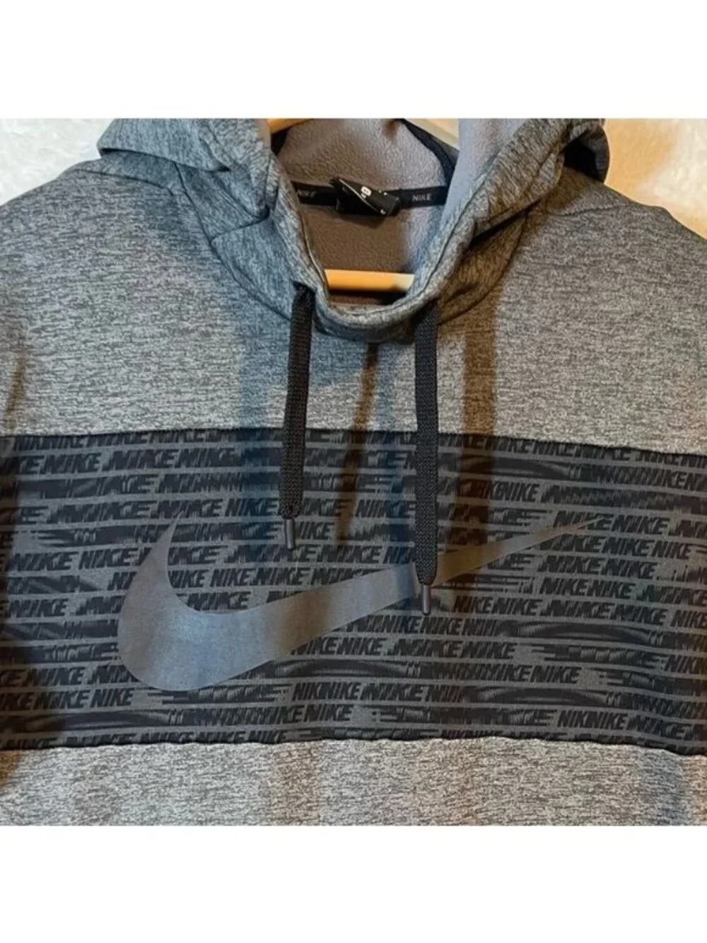 Nike Men’s Hoodie Sweatshirt Gray and Black Center Swoosh Size Medium Polyester